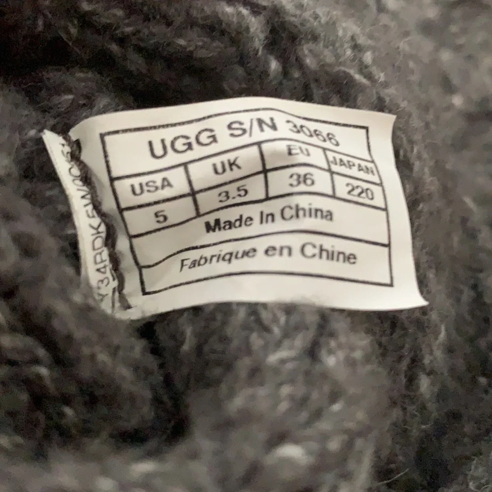 UGG gray lattice